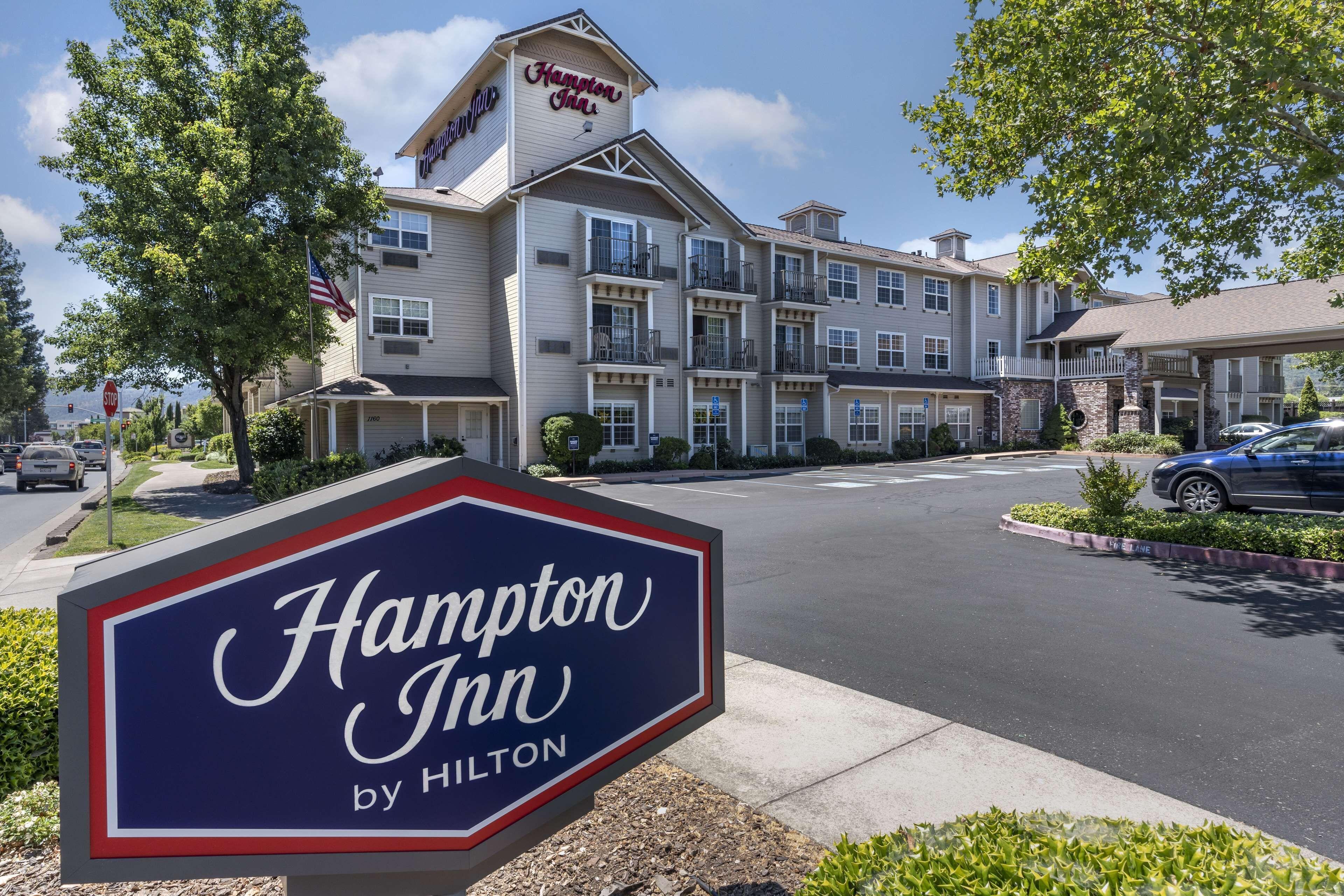 Staying Near Grace Hudson Museum: 4 Ukiah Hotels Compared