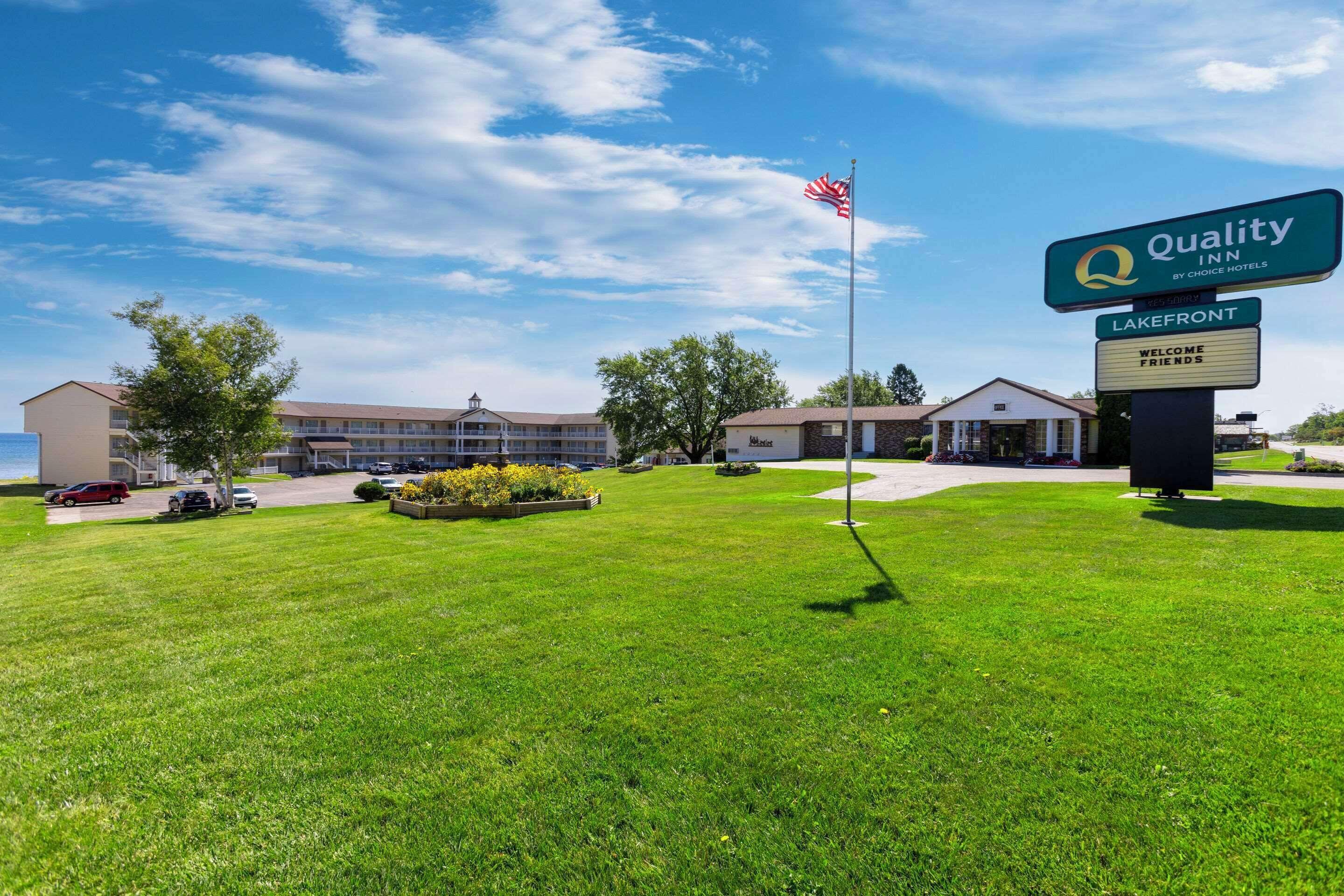 2 Family Hotels Near Fort Mackinac That Deliver