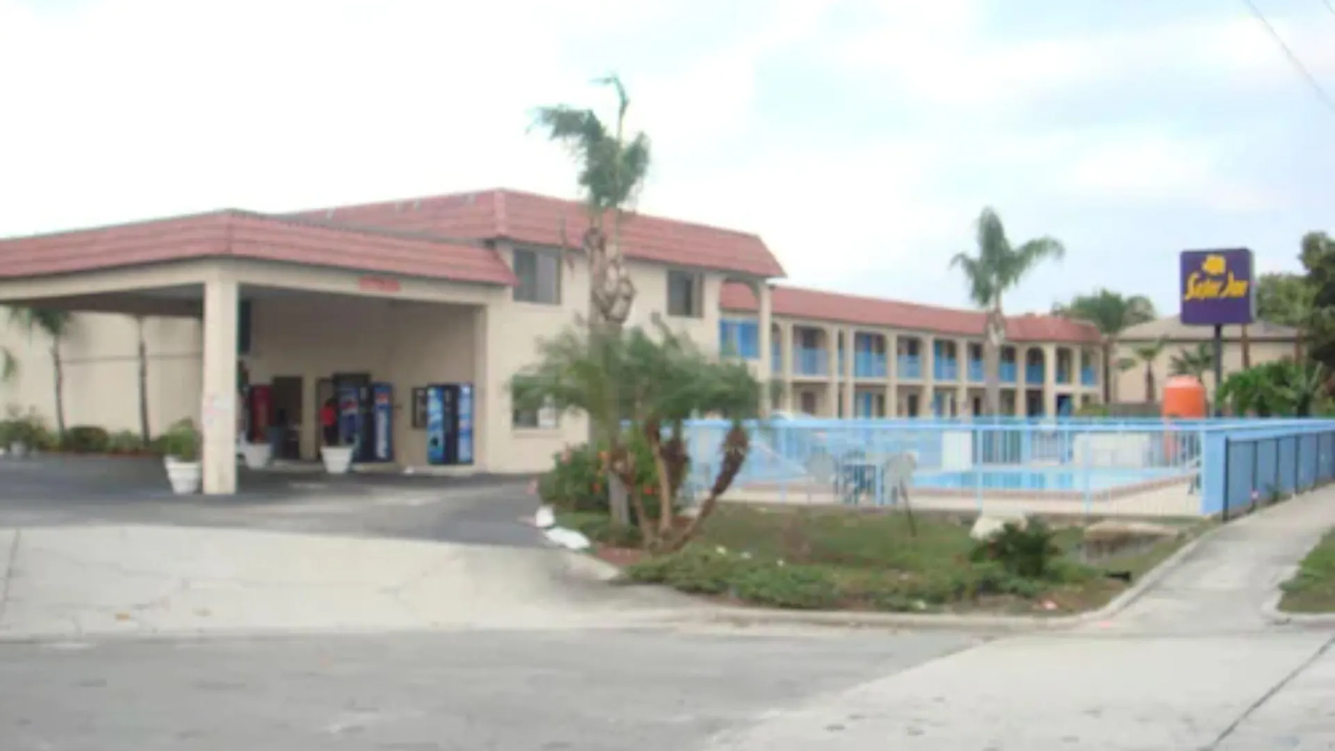 Staying in Lakeland-Winter Haven: 8 Budget Hotels Compared